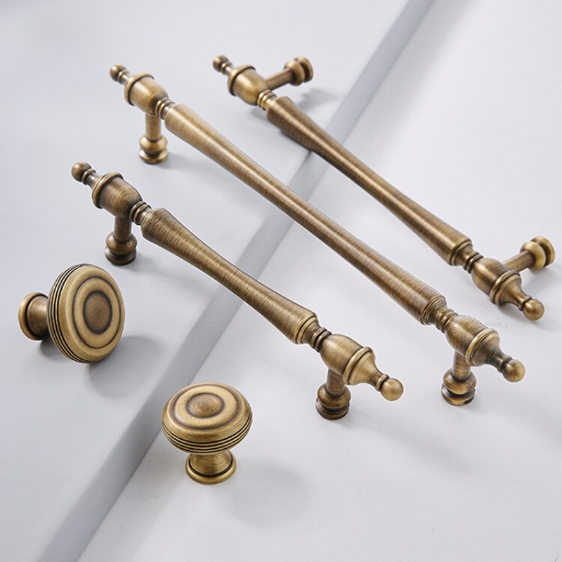 Furniture Hardware High End - 真鍮キャビネットハンドル中国のレトロなワードローブドアハンドルクリエイティブライト高級引き出しノブフランスのハイエンド靴キャビネットハンドル