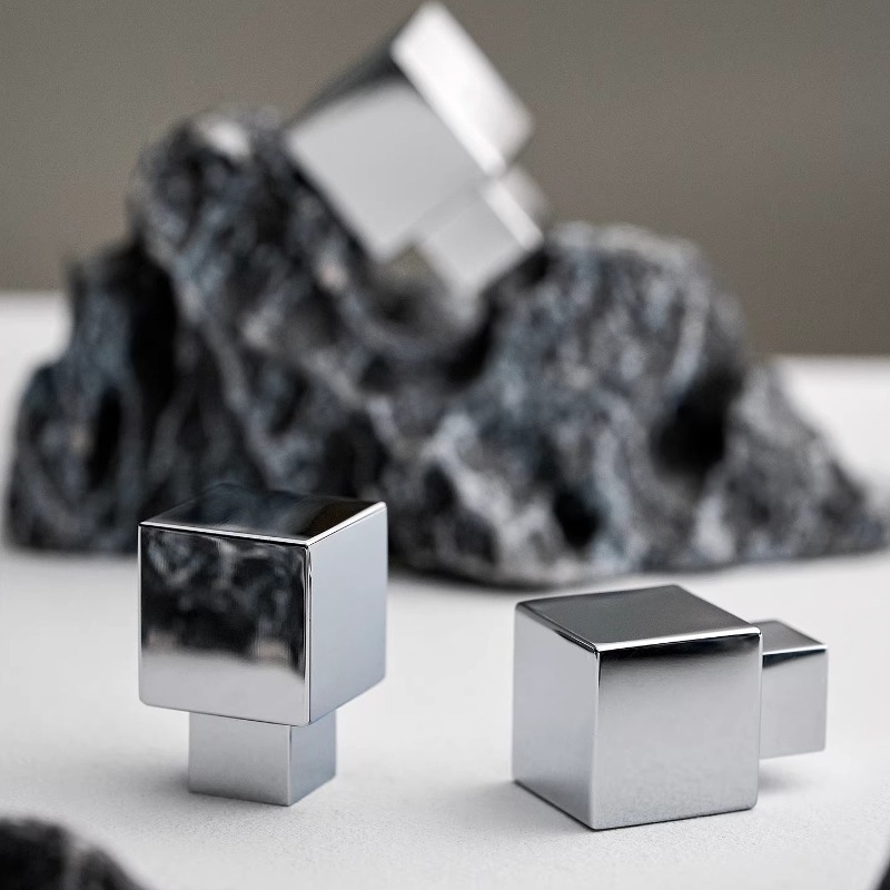Furniture Hardware High End - モダンなワードローブ用引き出し、高級感のある正方形の銀メッキキャビネット、小さなノブ、ミニマリストな金具、家具用真鍮製キャビネットドアハンドル